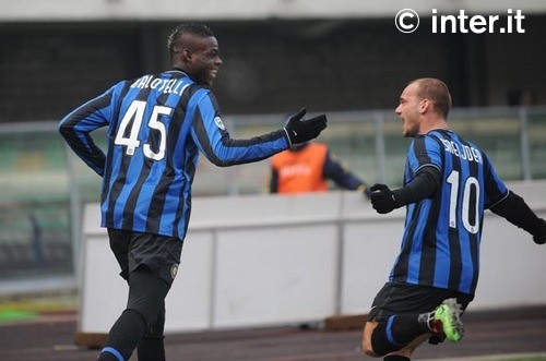 mario-balotelli-wesley-sneijder mario-balotelli-wesley-sneijder