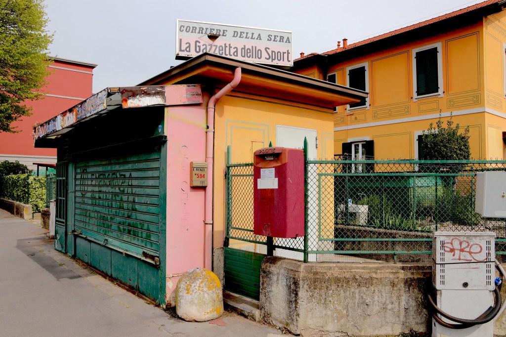 Sesto San Giovanni, Villaggio Falck, l'edicola chiusa da tempo: Aprile 2023